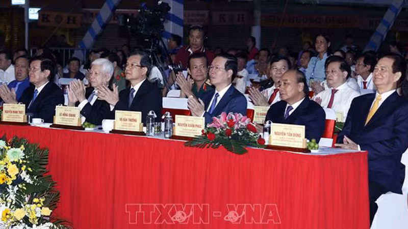 Действующие и бывшие руководители Партии и Государства присутствуют на церемонии. Фото: ВИА