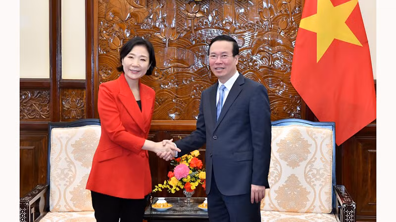 Президент Во Ван Тхыонг и Посол Южной Кореи во Вьетнаме О Ен Чжу. Фото: Данг Кхоа