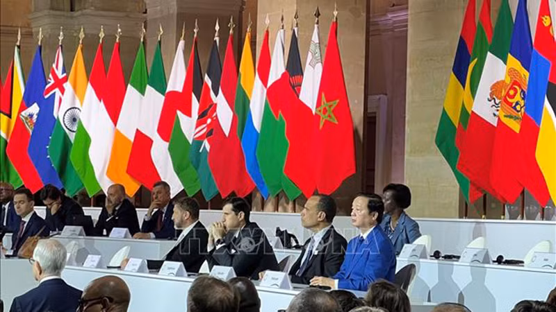 Вице-премьер Чан Хонг Ха на закрытии Саммита по новому глобальному финансовому пакту. Фото: ВИА