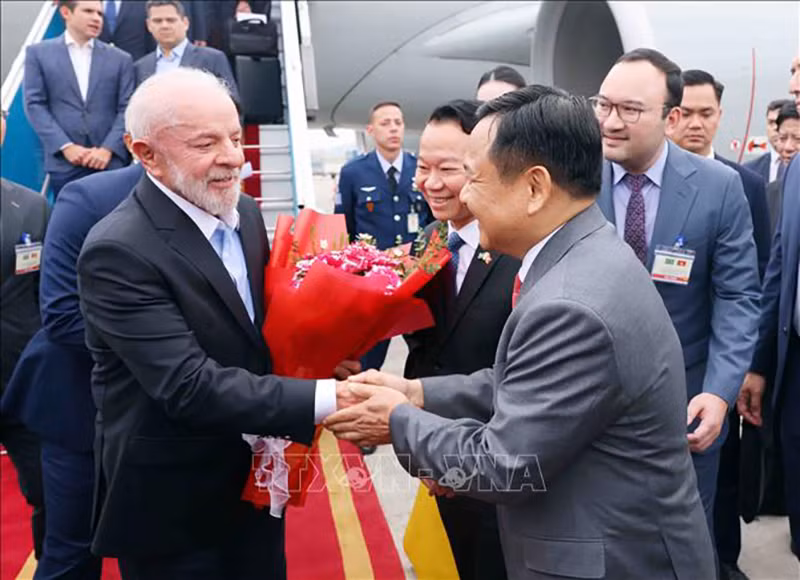 Президент Лула да Силва в аэропорту. Фото: ВИА