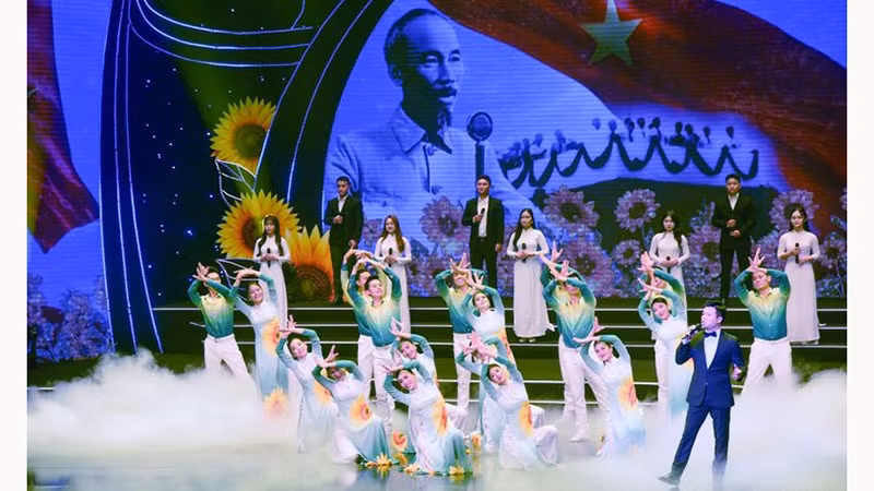 Художественный номер на программе. Фото: Зюи Линь