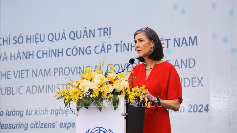 Рамла Халиди, Постоянный представитель ПРООН во Вьетнаме, выступает на церемонии. Фото: ВИА