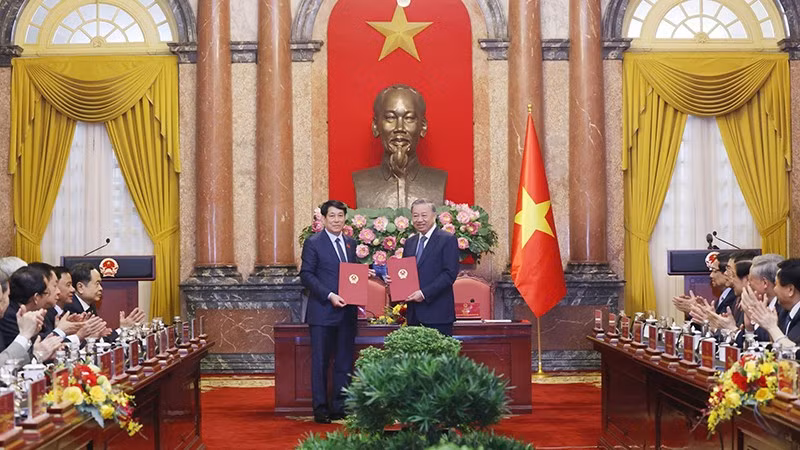 Состоялась церемония передачи власти Президента Вьетнама