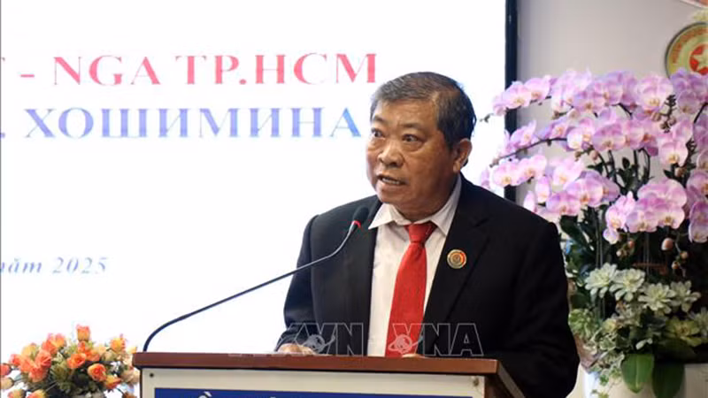 Председатель Общества вьетнамско-российской дружбы г. Хошимина Хоанг Минь Нян выступает на встрече. Фото: ВИА