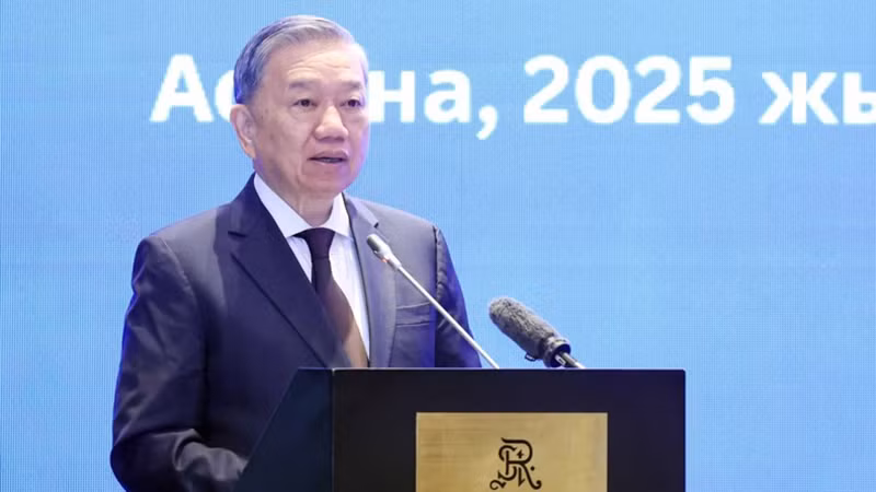 Генеральный секретарь ЦК КПВ То Лам выступает на мероприятии. Фото: ВИА