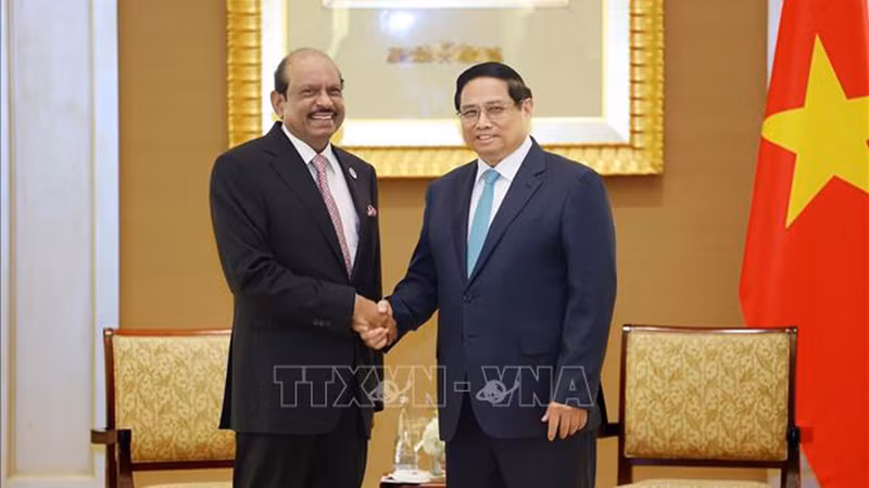 Премьер-министр Фам Минь Тьинь и Председатель Lulu Group М.А. Юсуфф Али. Фото: ВИА