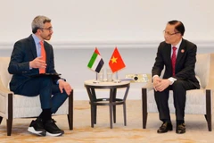 Министр иностранных дел Ле Хоай Чунг и Вице-премьер, Министр иностранных дел ОАЭ Абдалла бен Заид Аль Нахайян. Фото: Ван Хиеу