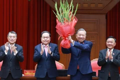 ЦК КПВ XIV созыва единогласно избрал товарища То Лама Генеральным секретарем ЦК КПВ XIV созыва. Фото: ВИА