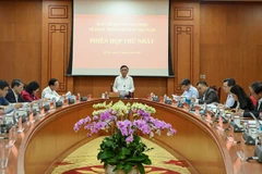 Постоянный секретарь Секретариата Чан Кам Ту председательствует на первом заседании Центрального руководящего комитета по развитию культуры Вьетнама. Фото: Зюи Линь