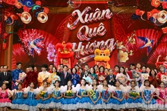 [Фото] Президент Лыонг Кыонг с супругой принял участие в программе «Весна на Родине – 2026»