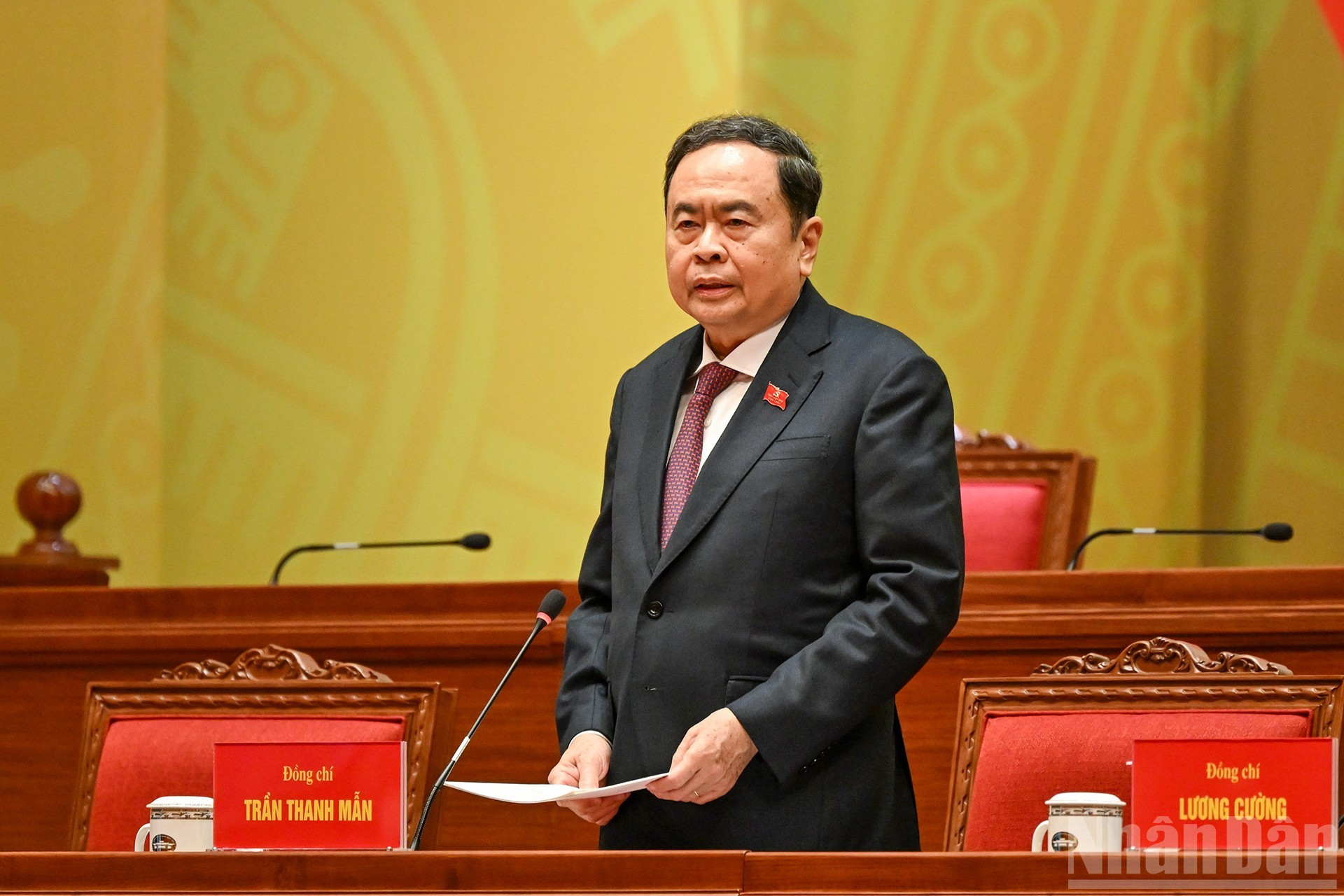 Товарищ Чан Тхань Ман, член Политбюро, Председатель Национального собрания, от имени ключевых руководителей Партии и Государства руководил подготовительным заседанием. (Фото: Зюи Линь)