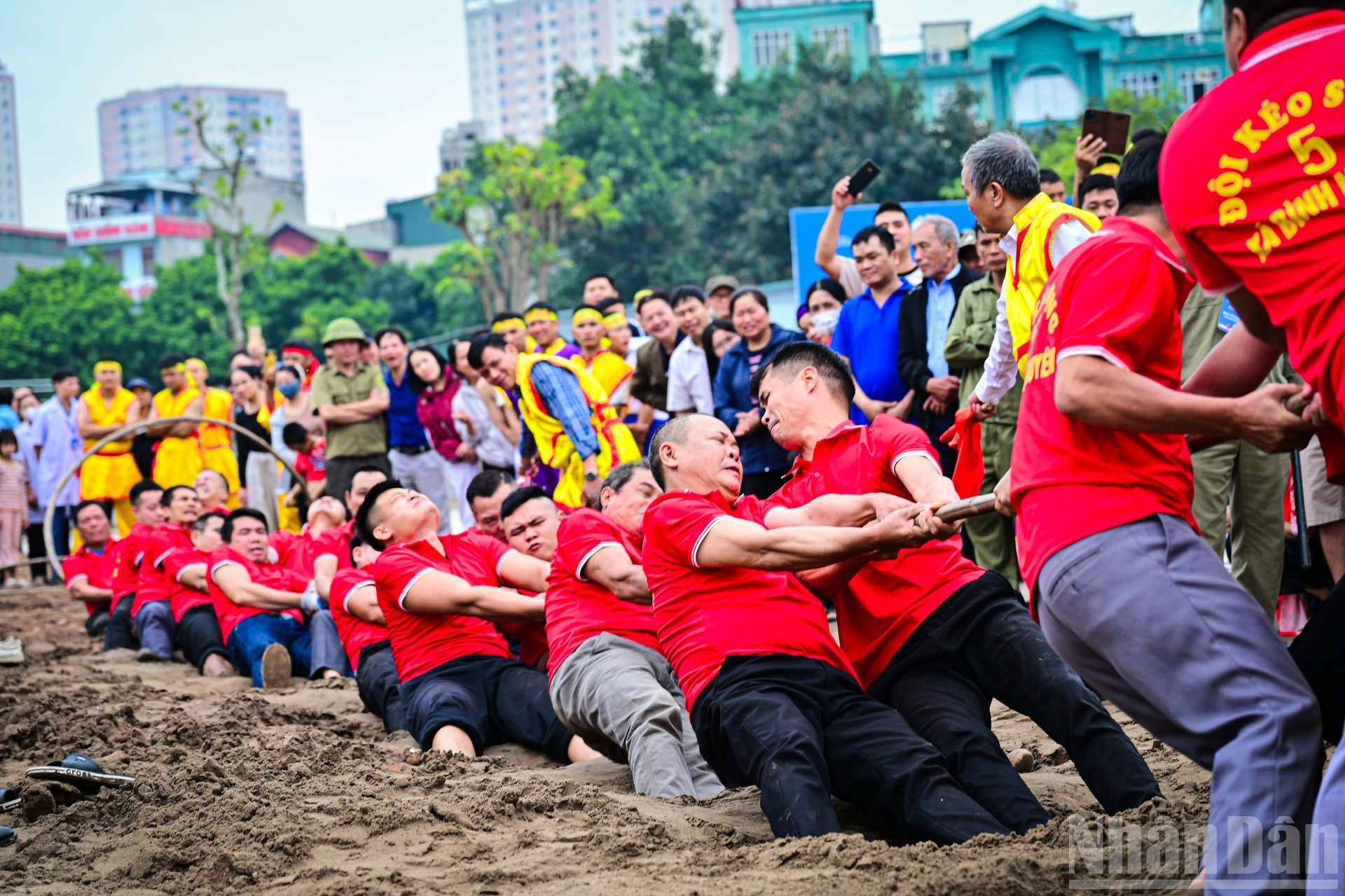 С шести сообществ, участвовавших в досье ЮНЕСКО 2015 года, на сегодняшний день во Вьетнаме к сети сообществ культурного наследия «Перетягивание каната» присоединились еще четыре сообщества.