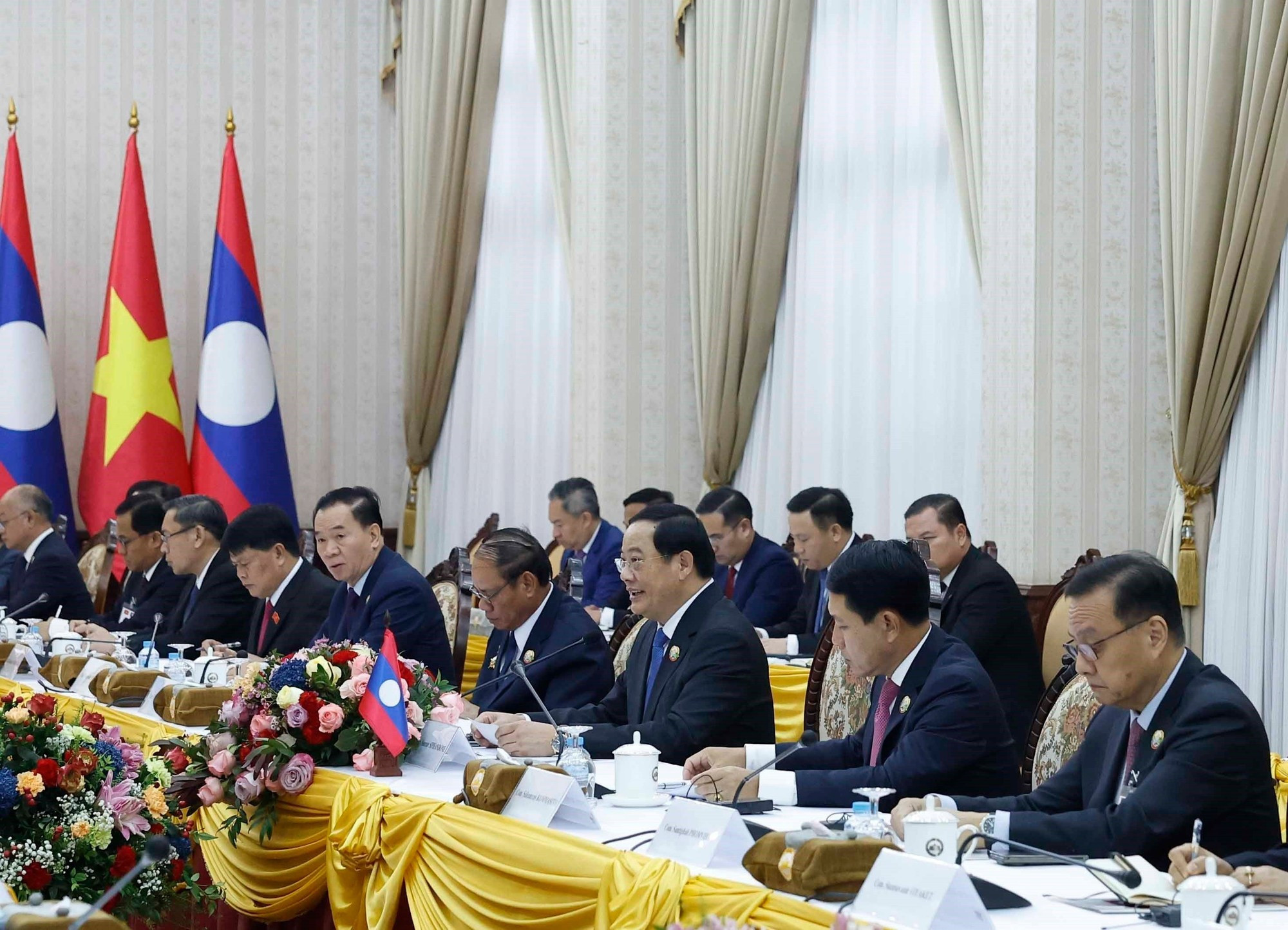 Премьер-министр Лаоса Сонексай Сипхандон выступает на встрече. (Фото: ВИА)