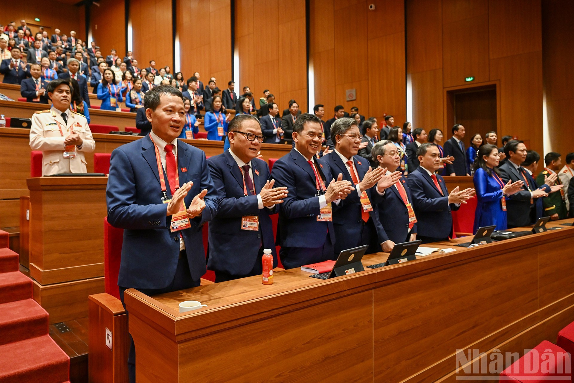 Делегаты делегации партийной организации провинции Донгнай на заключительном заседании. (Фото: Зюи Линь)