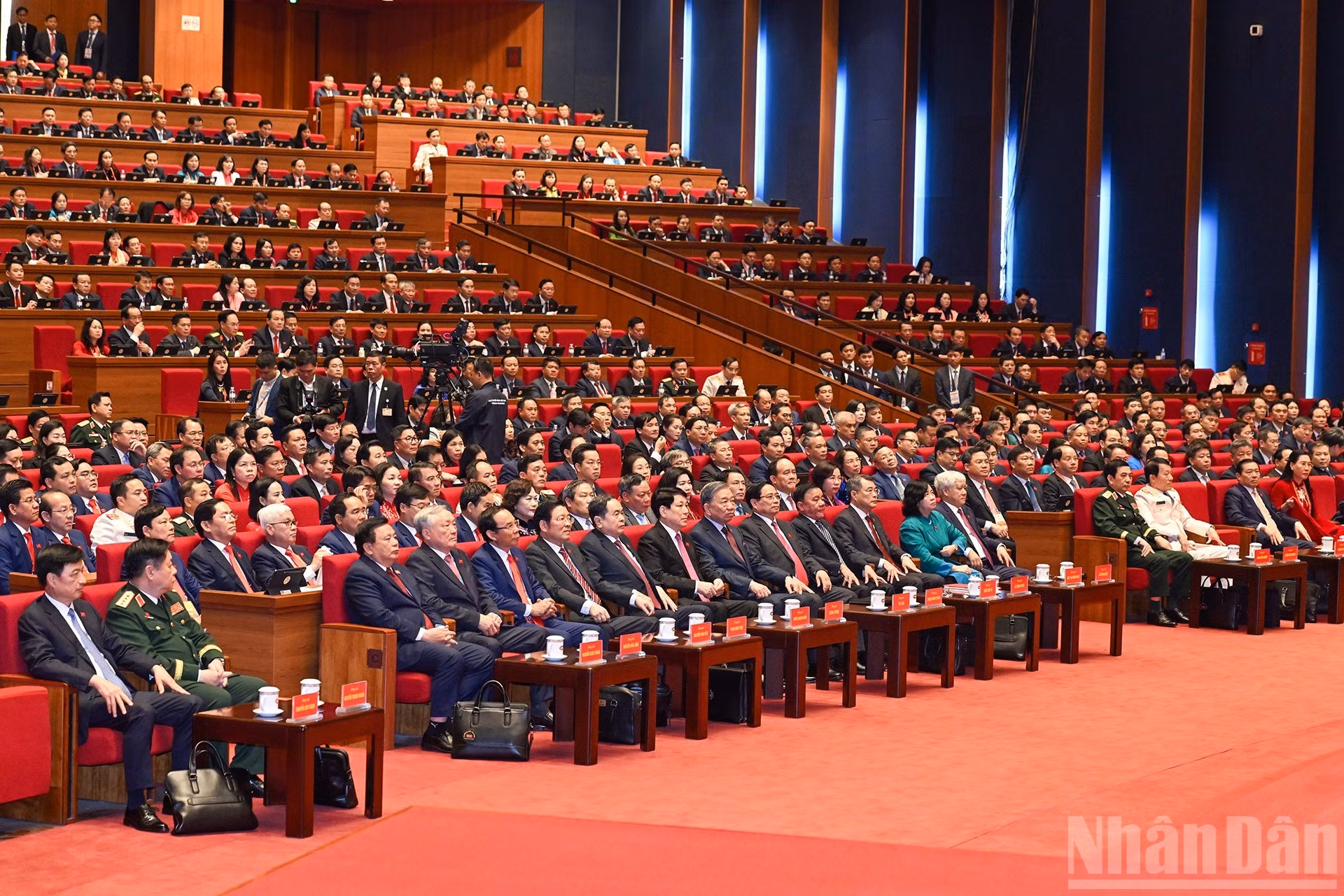 Руководители Партии и Государства, делегаты на подготовительном заседании. (Фото: Чан Хай)