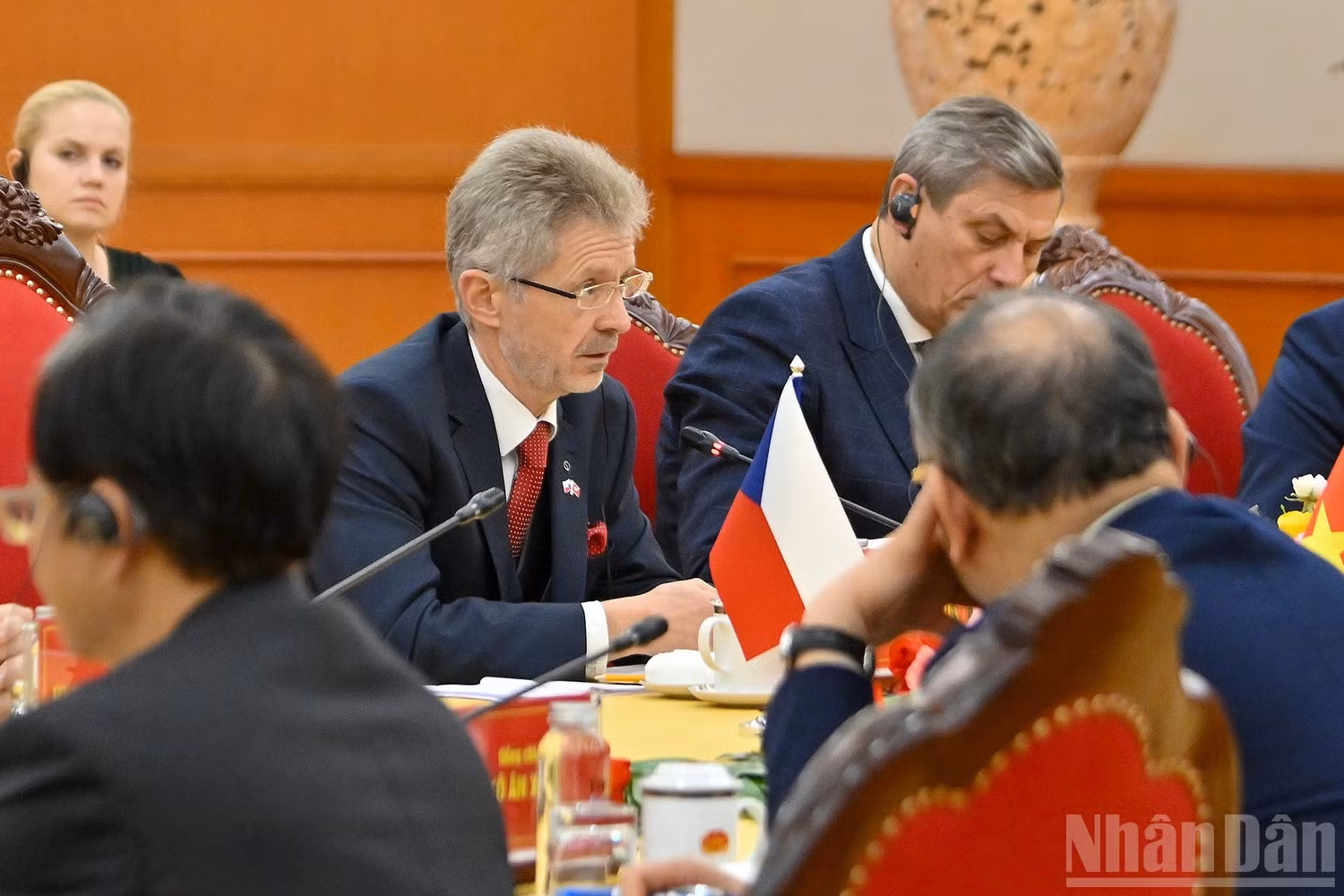 Председатель Сената Парламента Чешской Республики Милош Выстрчил выступает на приеме.