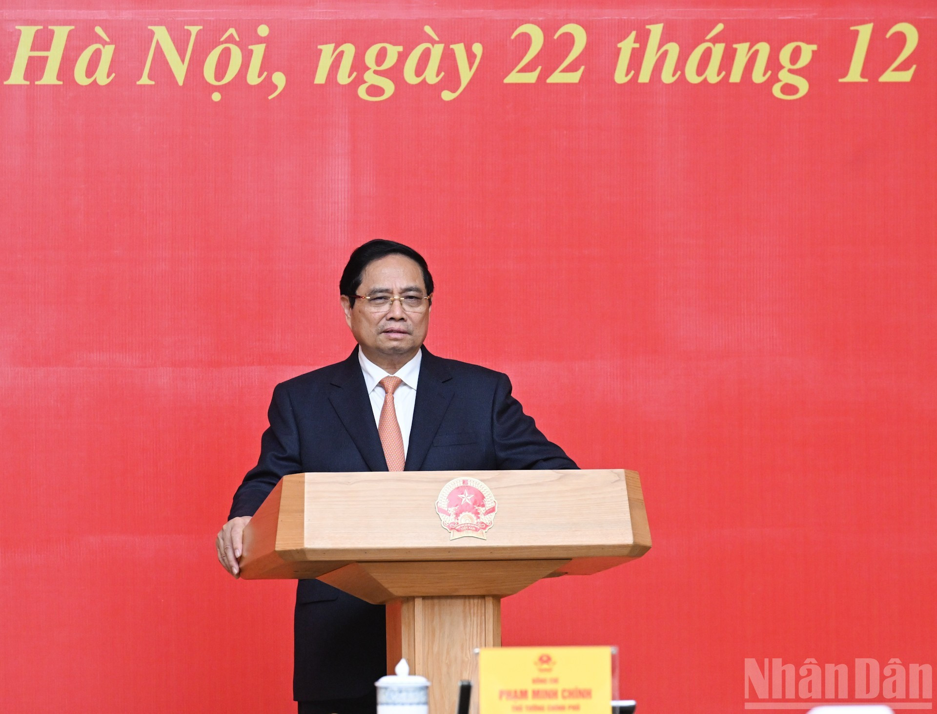 Премьер-министр Фам Минь Тьинь поздравил товарища Ле Мань Хунга с тем, что Партия и Государство оказали ему доверие, поручив исполнение важной и ответственной должности – руководителя Министерства промышленности и торговли.