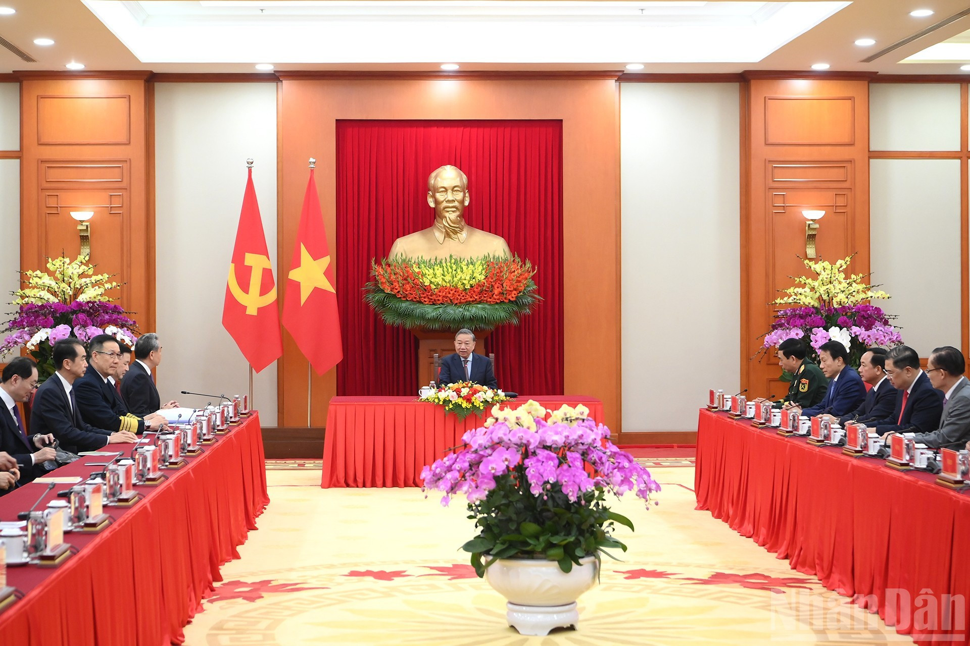 Общий вид встречи в здании ЦК КПВ.