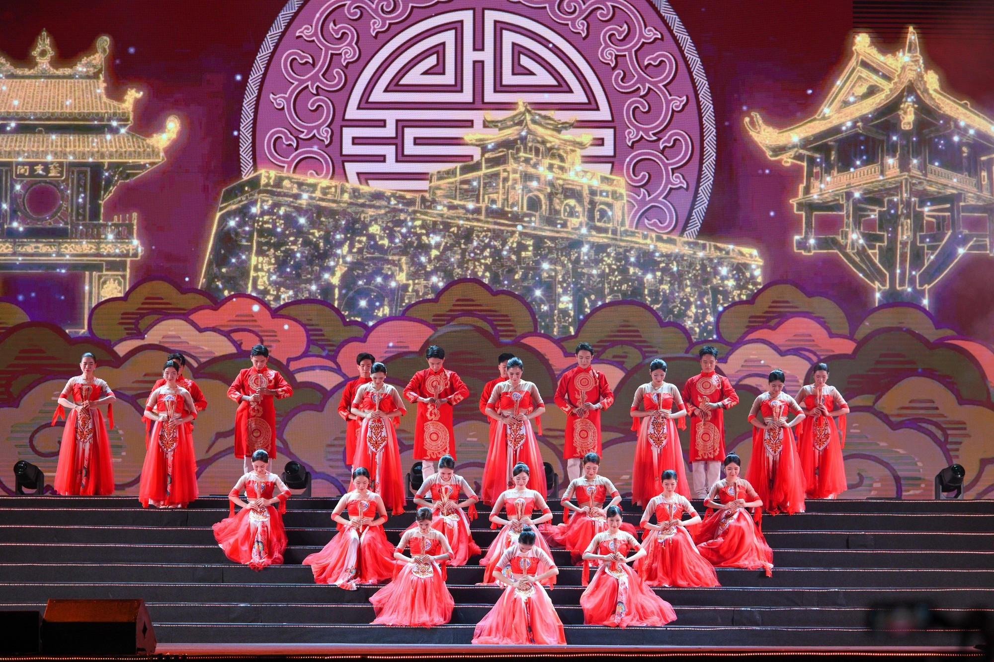 Церемония закрытия завершилась яркой художественной программой, подчеркивающей статус столицы с тысячелетней культурой и историей.