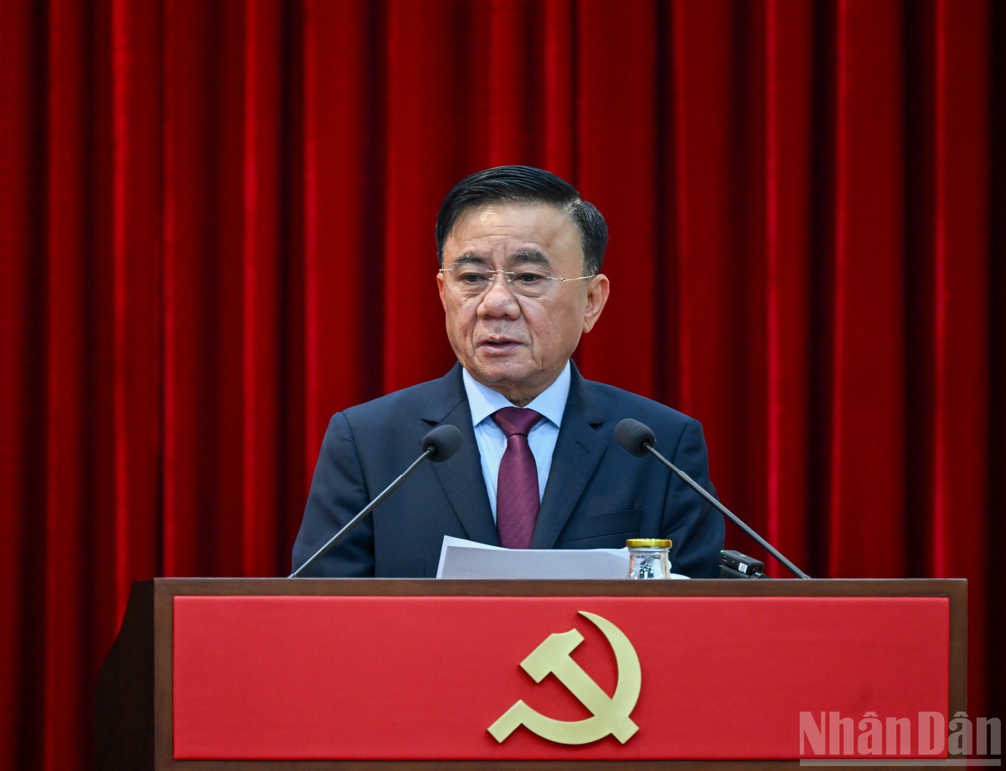 Постоянный член Секретариата ЦК КПВ Чан Кам Ту выступает с заключительным словом. (Фото: Зюи Линь)