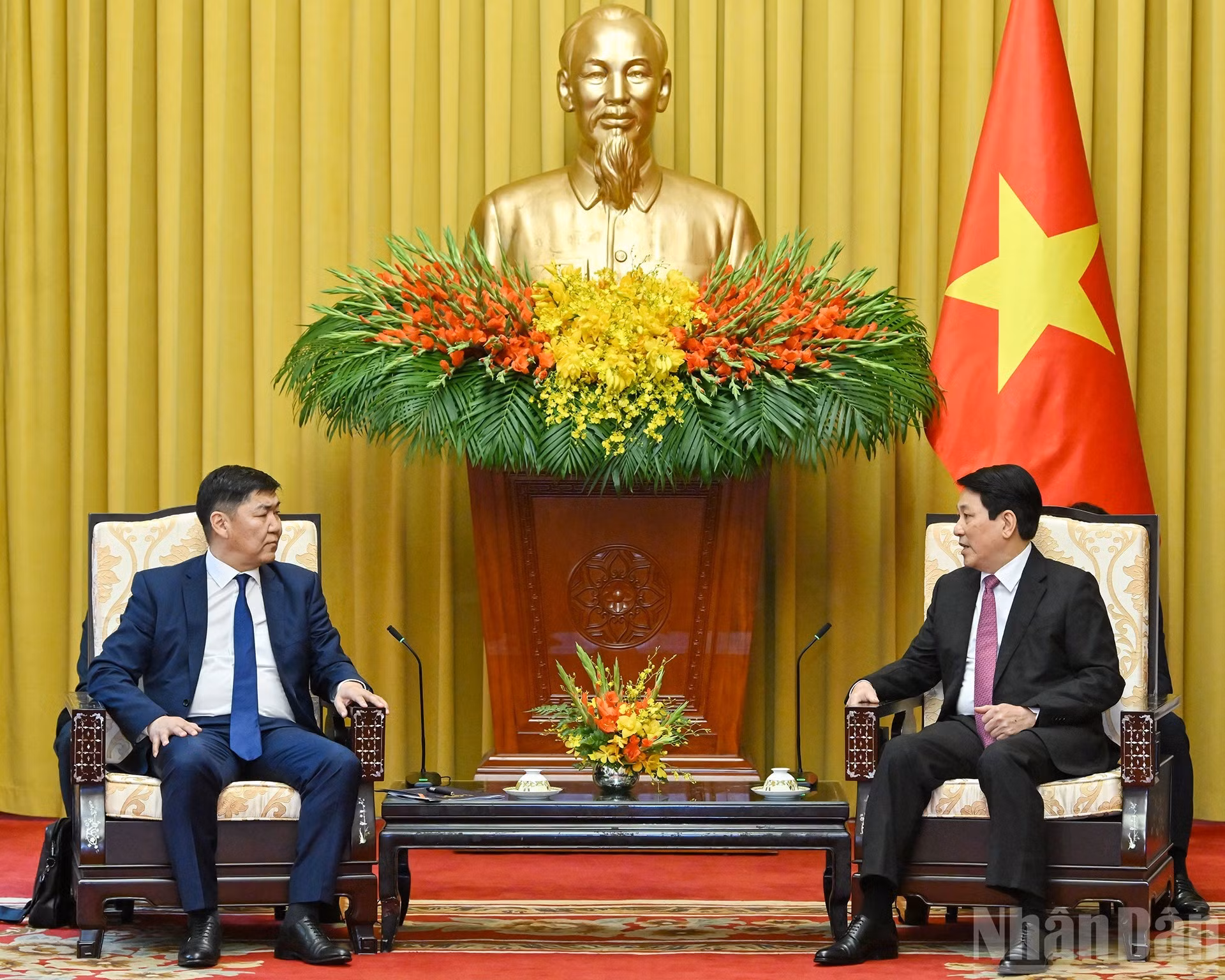 Президент Лыонг Кыонг принимает Председателя Верховного суда Монголии Ганзорига Дамдина.