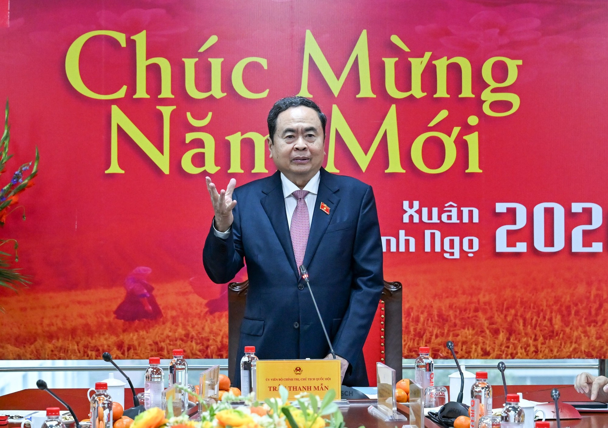 Председатель НС Чан Тхань Ман выступает с поздравлением по случаю Тэта и ставит задачи Комитету по культурным и социальным вопросам.