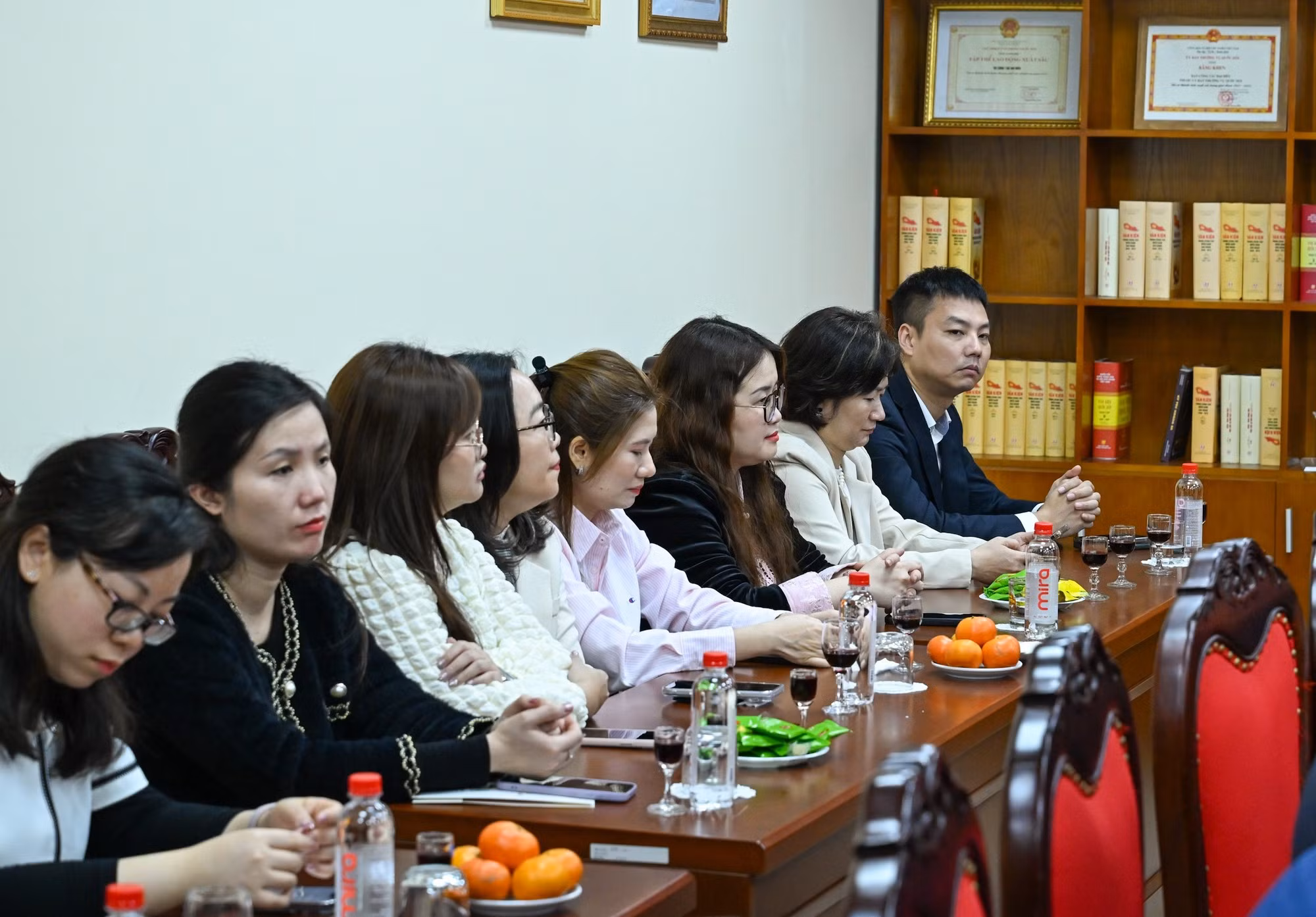 Участники рабочей встречи. (Фото: Зюи Линь)