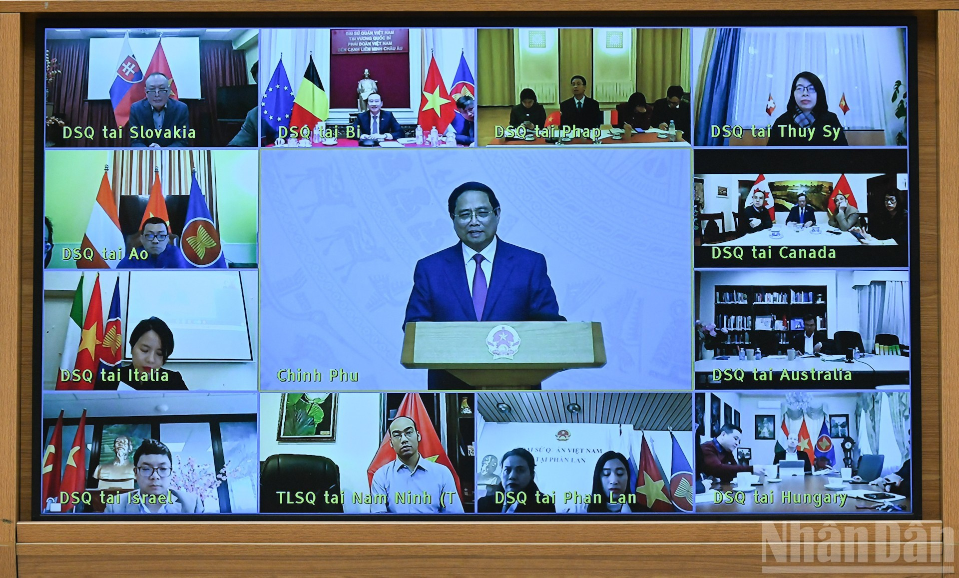 В работе конференции по видеосвязи приняли участие 98 послов и руководителей представительств Вьетнама за рубежом.
