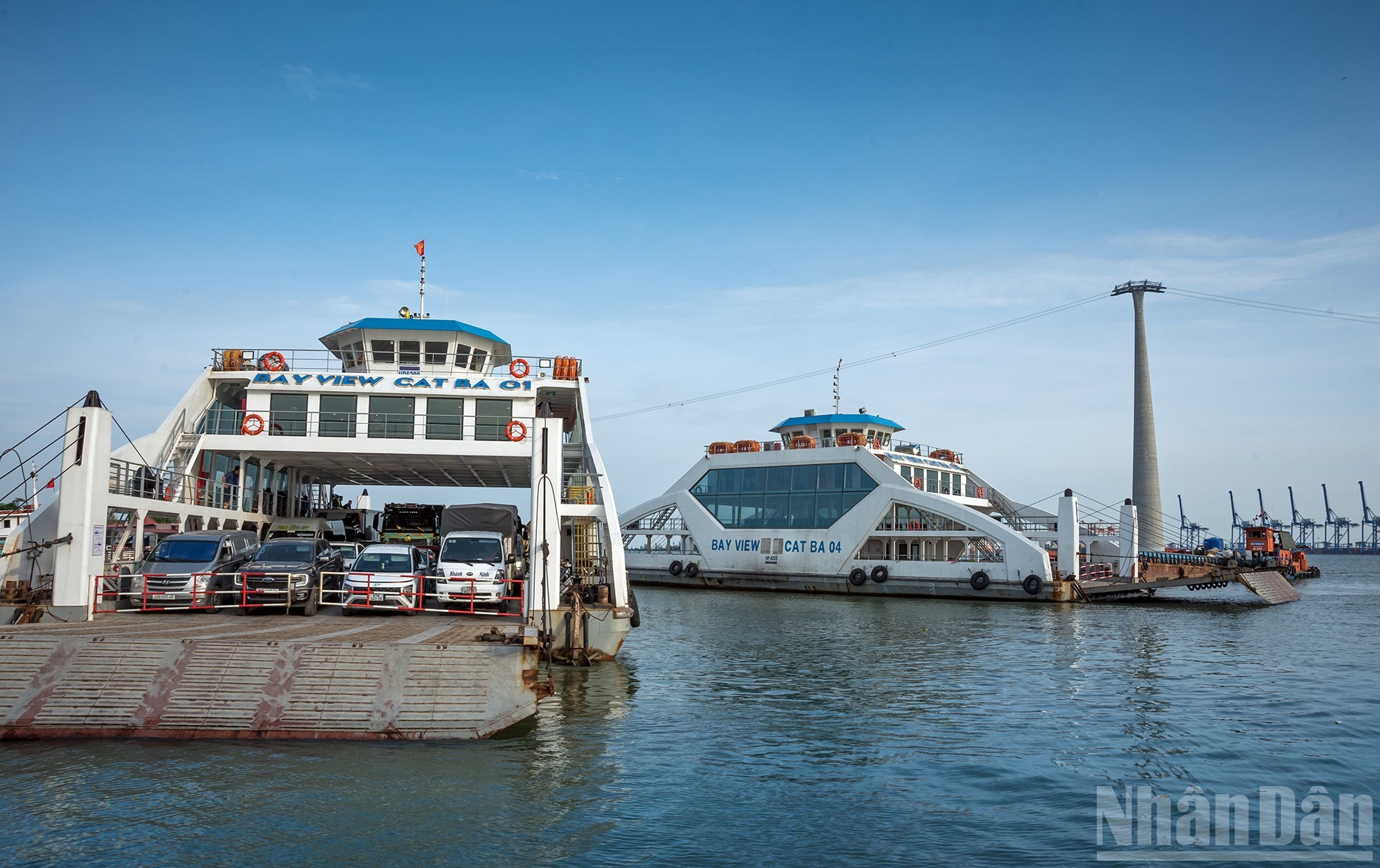 Добраться до Катба можно по удобной канатной дороге, пересекающей море, а также на современных транспортных средствах.