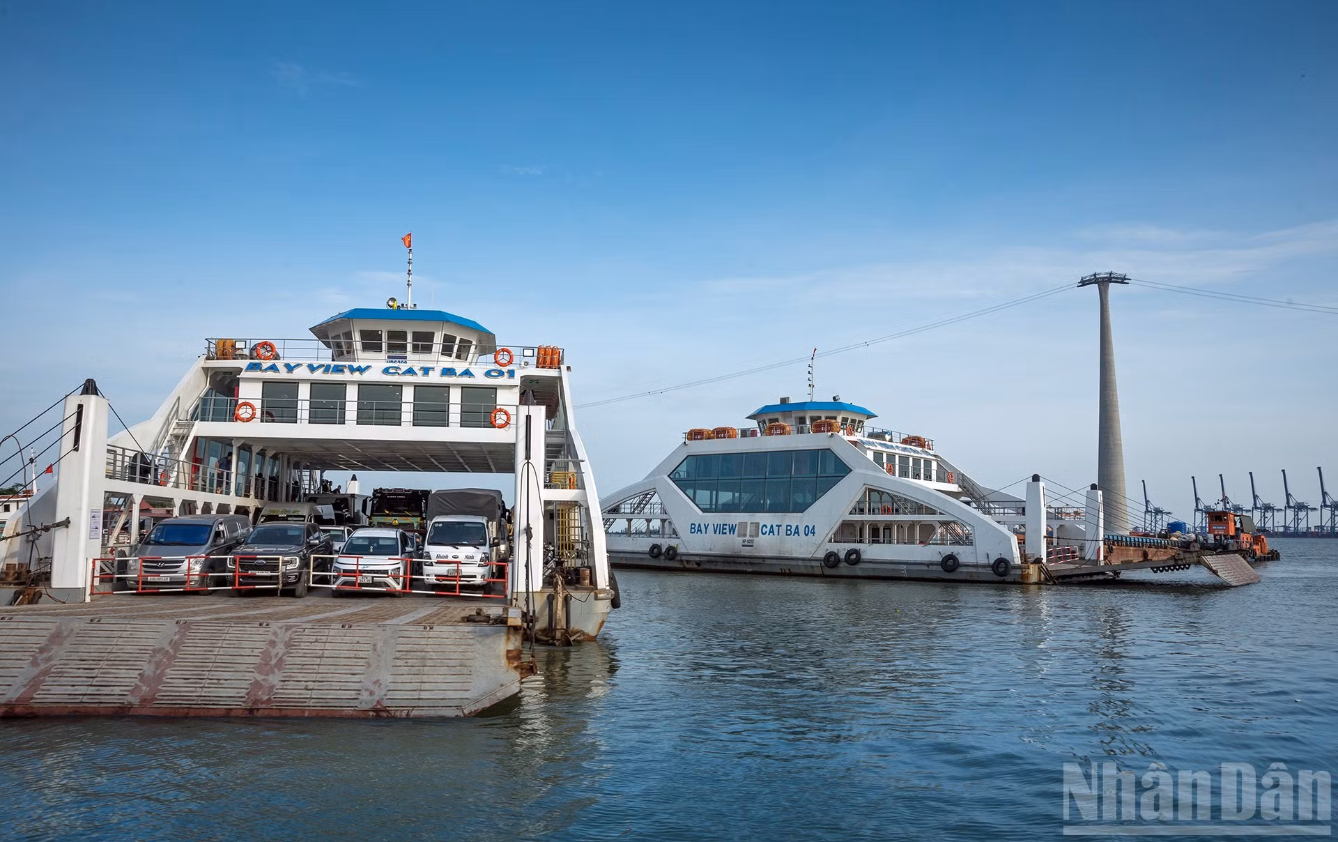 Добраться до Катба можно по удобной канатной дороге, пересекающей море, а также на современных транспортных средствах.