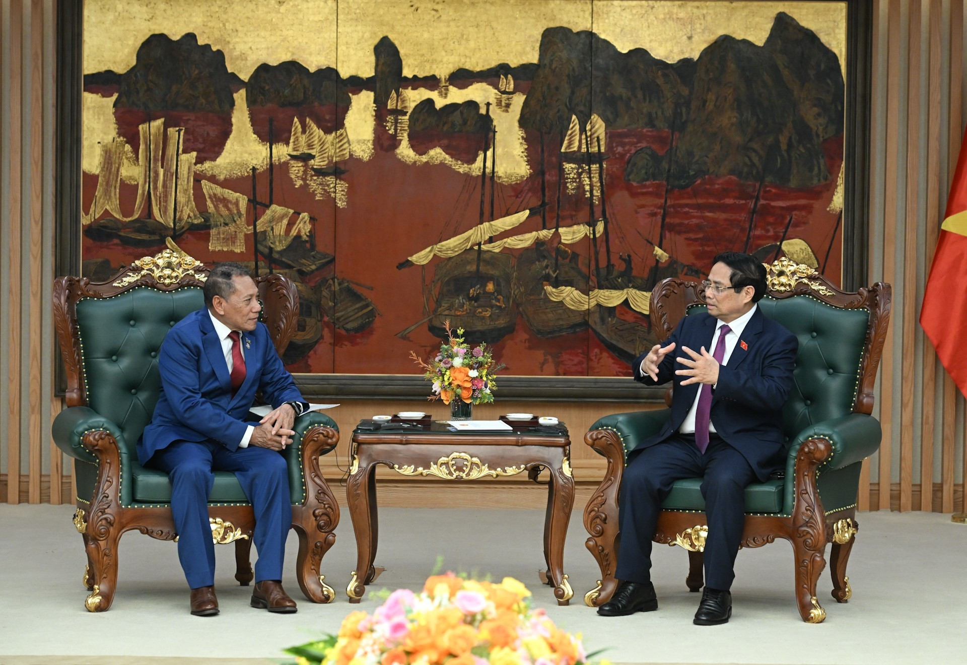 Премьер-министр Фам Минь Тьинь принимает Министра иностранных дел и внешней торговли Соломоновых Островов Питера Шанела Аговаку.