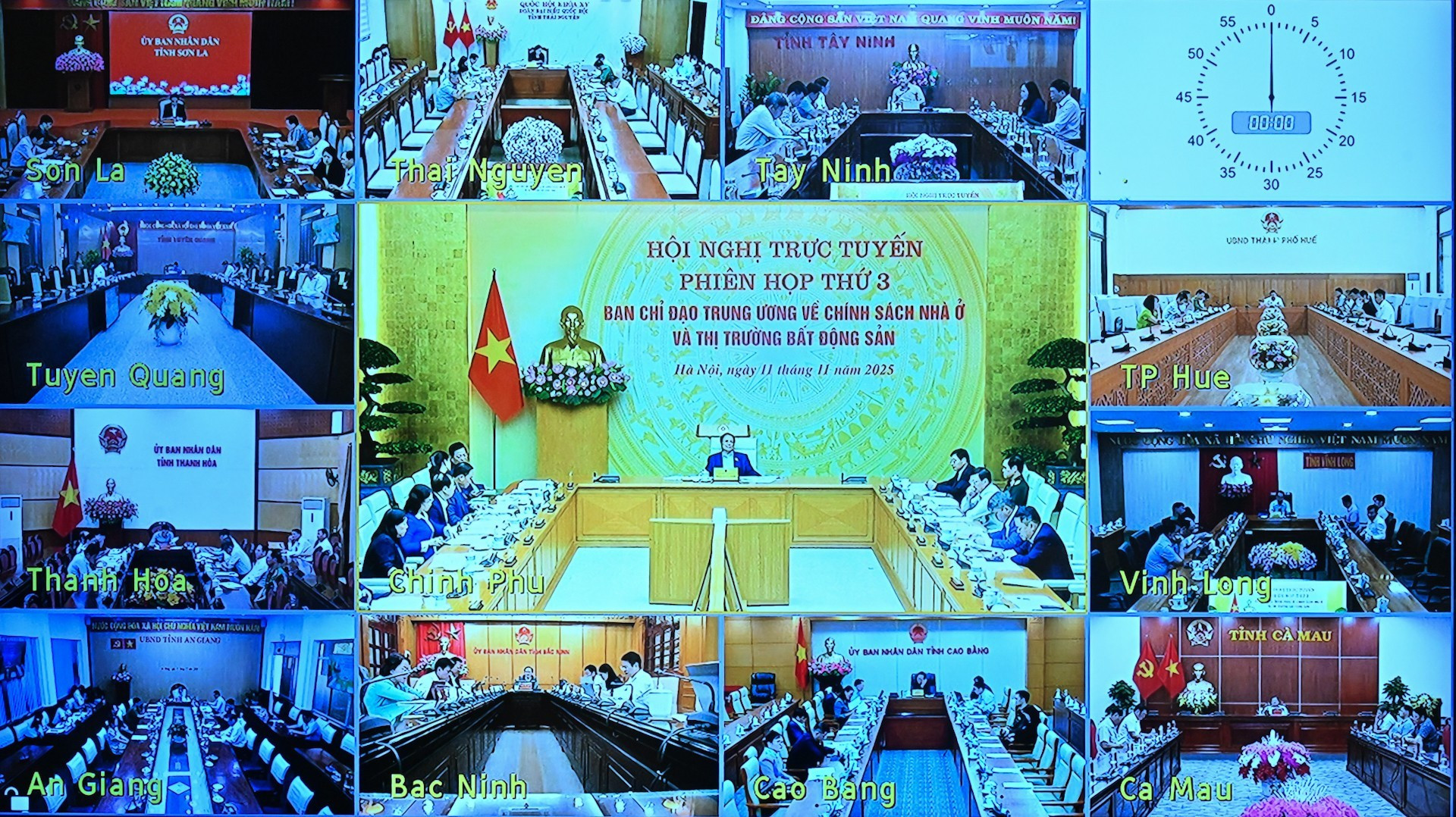 Заседание прошло в онлайн-формате, соединяя Правительство с местными органами власти.