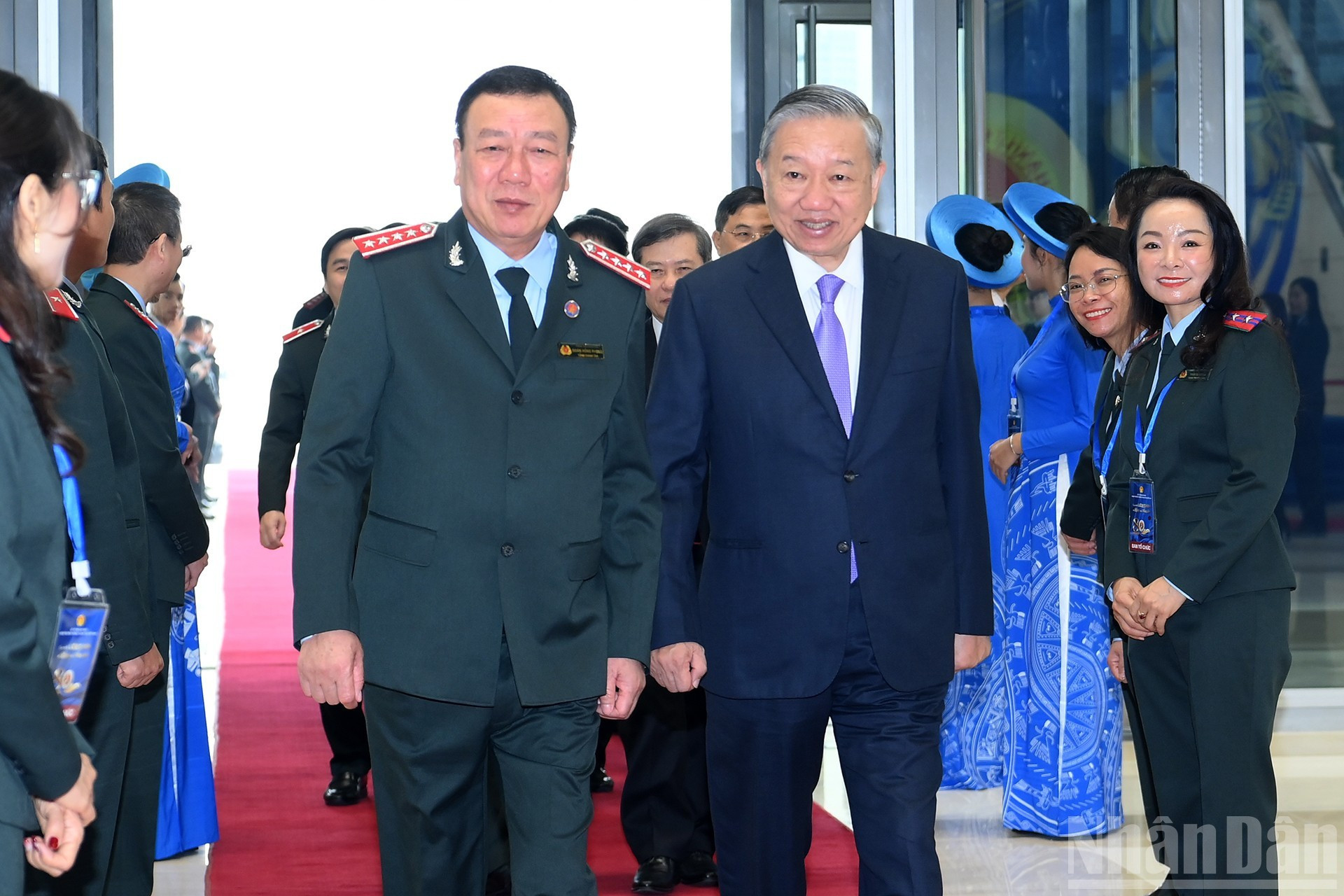 Генеральный секретарь ЦК КПВ То Лам прибывает на церемонию.