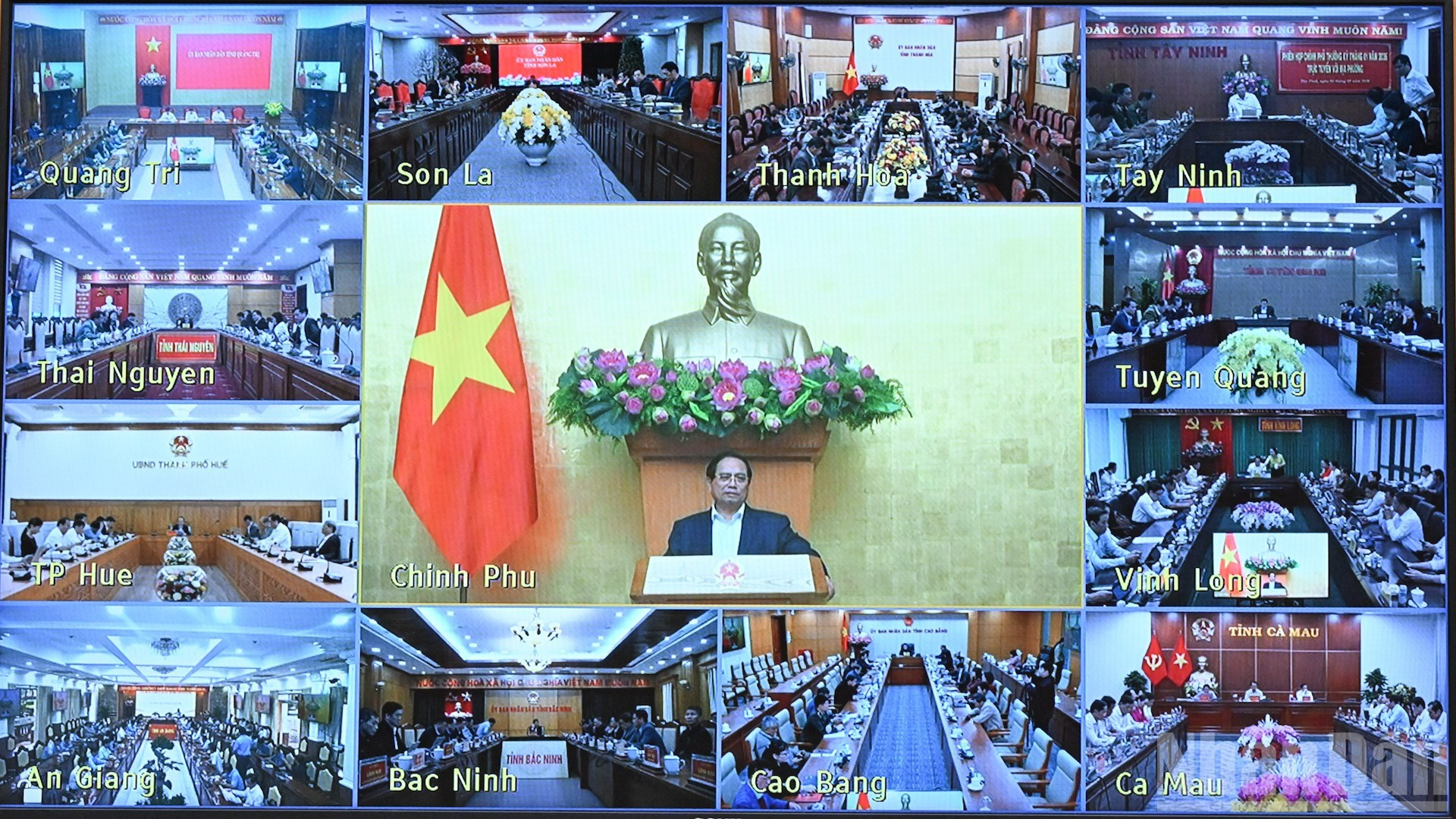 Заседание прошло в здании Канцелярии Правительства и в режиме онлайн соединило все провинции и города страны.