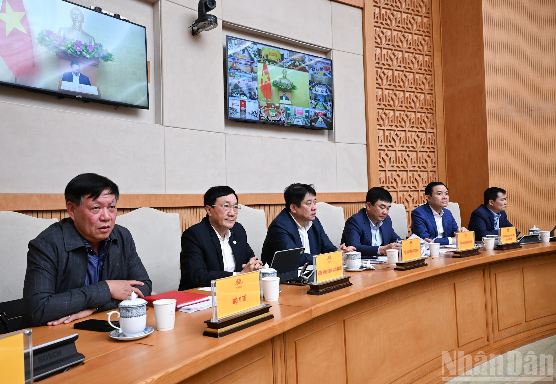 Делегаты, участвующие в заседании.