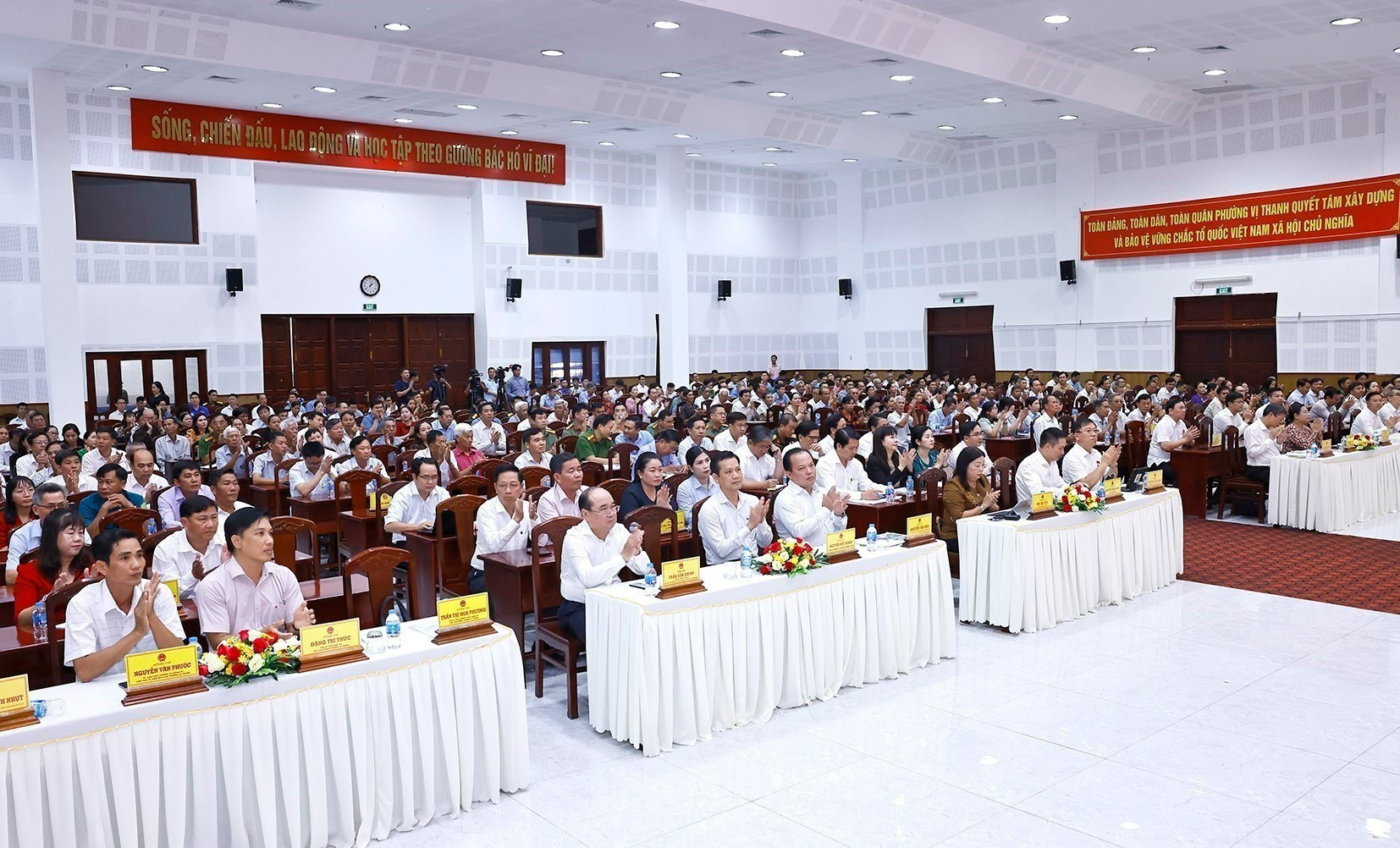 Общий вид встречи.