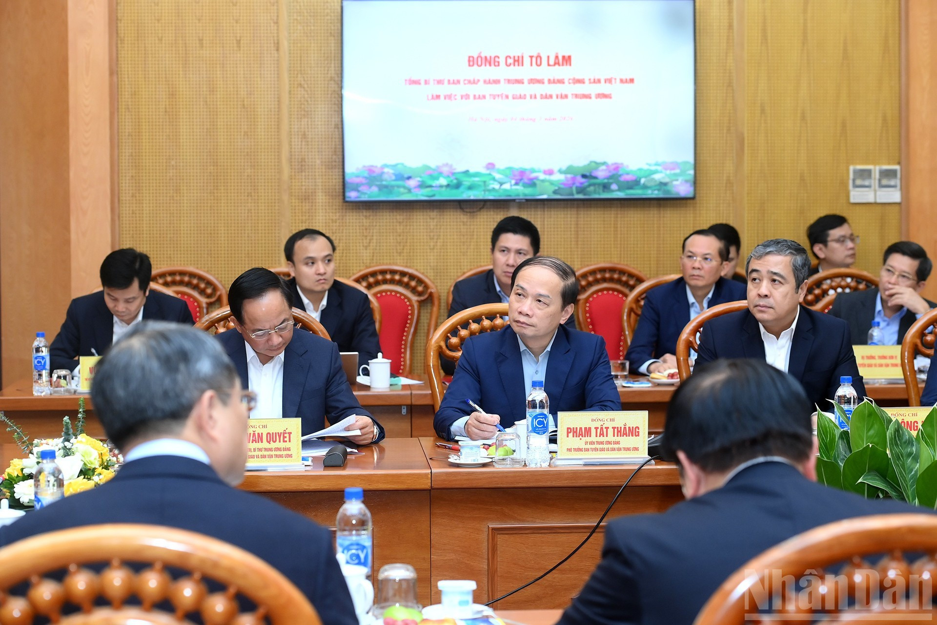 Участники рабочей встречи.