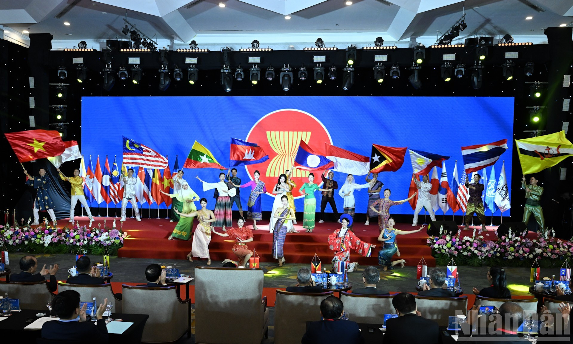 Художественная программа на открытии конференции.