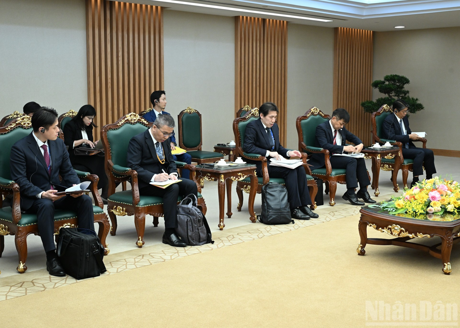 Члены делегации, сопровождающей Министра внутренних дел и коммуникаций Японии, на приеме.