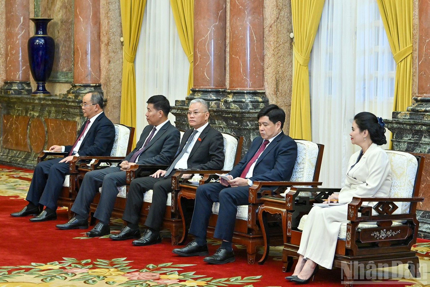 Вьетнамские представители на приеме.