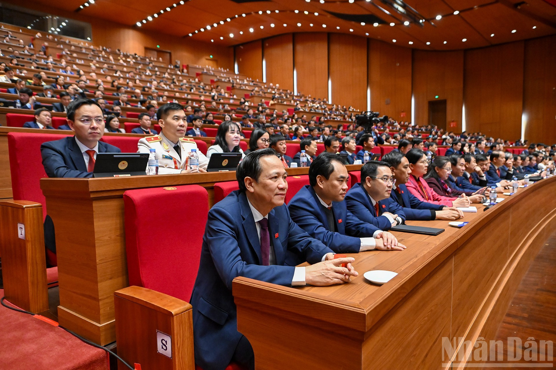 Делегаты делегации парторганизации провинции Лаокай на заседании. (Фото: Данг Кхоа)