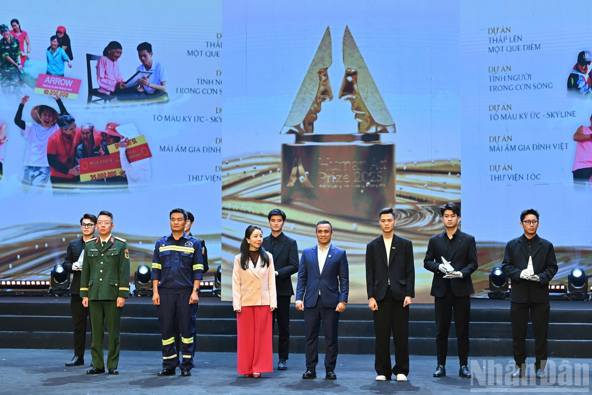 Представители пяти проектов, удостоенных награды в номинации «Вдохновляющий проект».