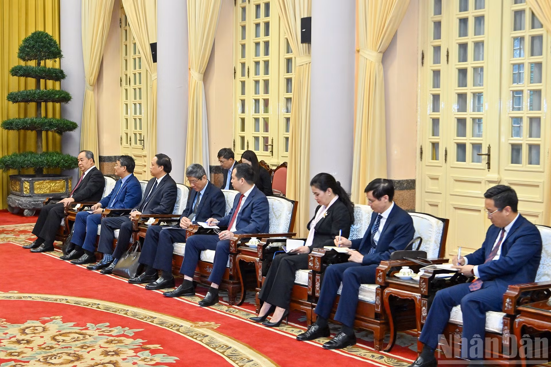 Вьетнамские делегаты на приеме.