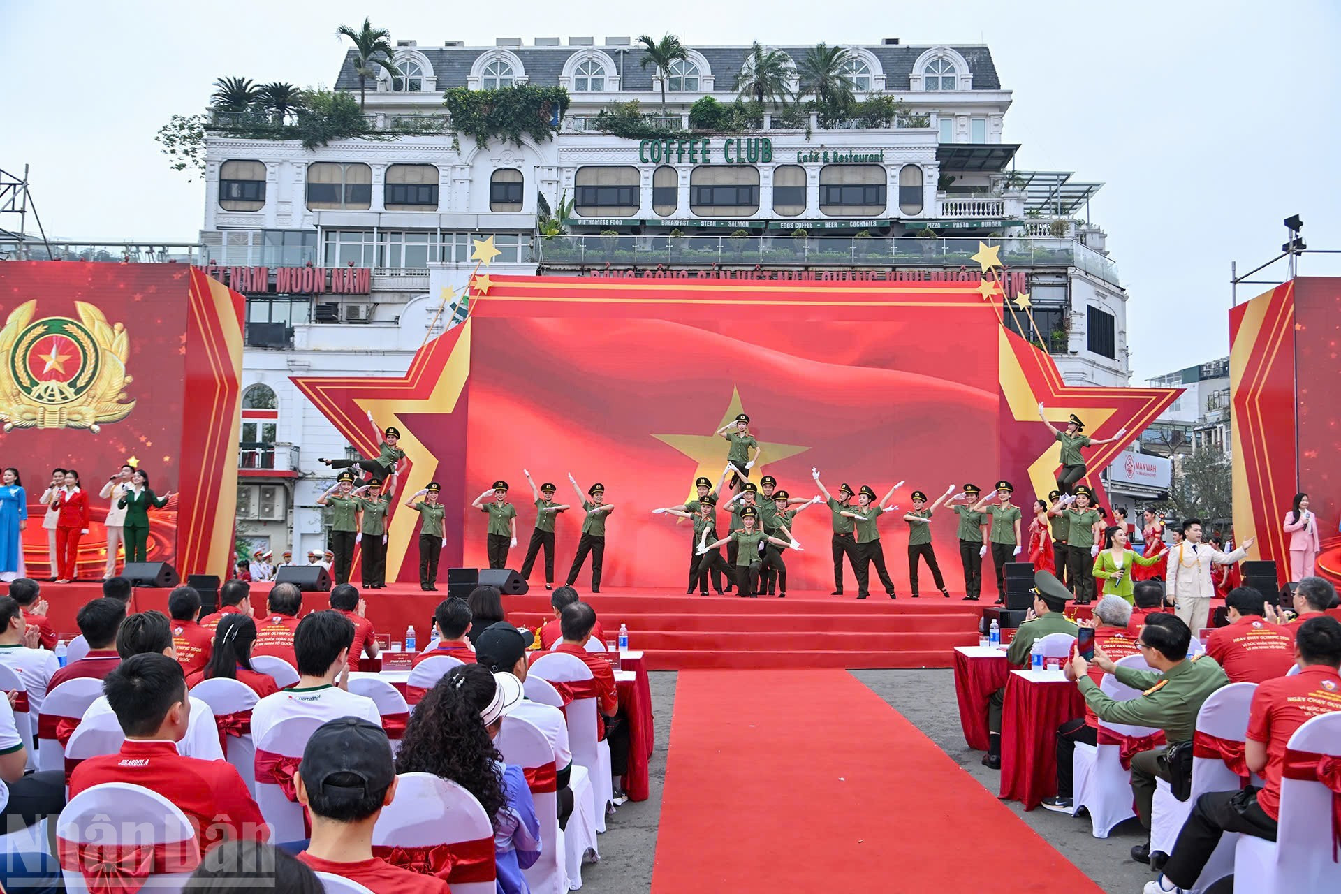 Концертная программа в исполнении сотрудников сил общественной безопасности.