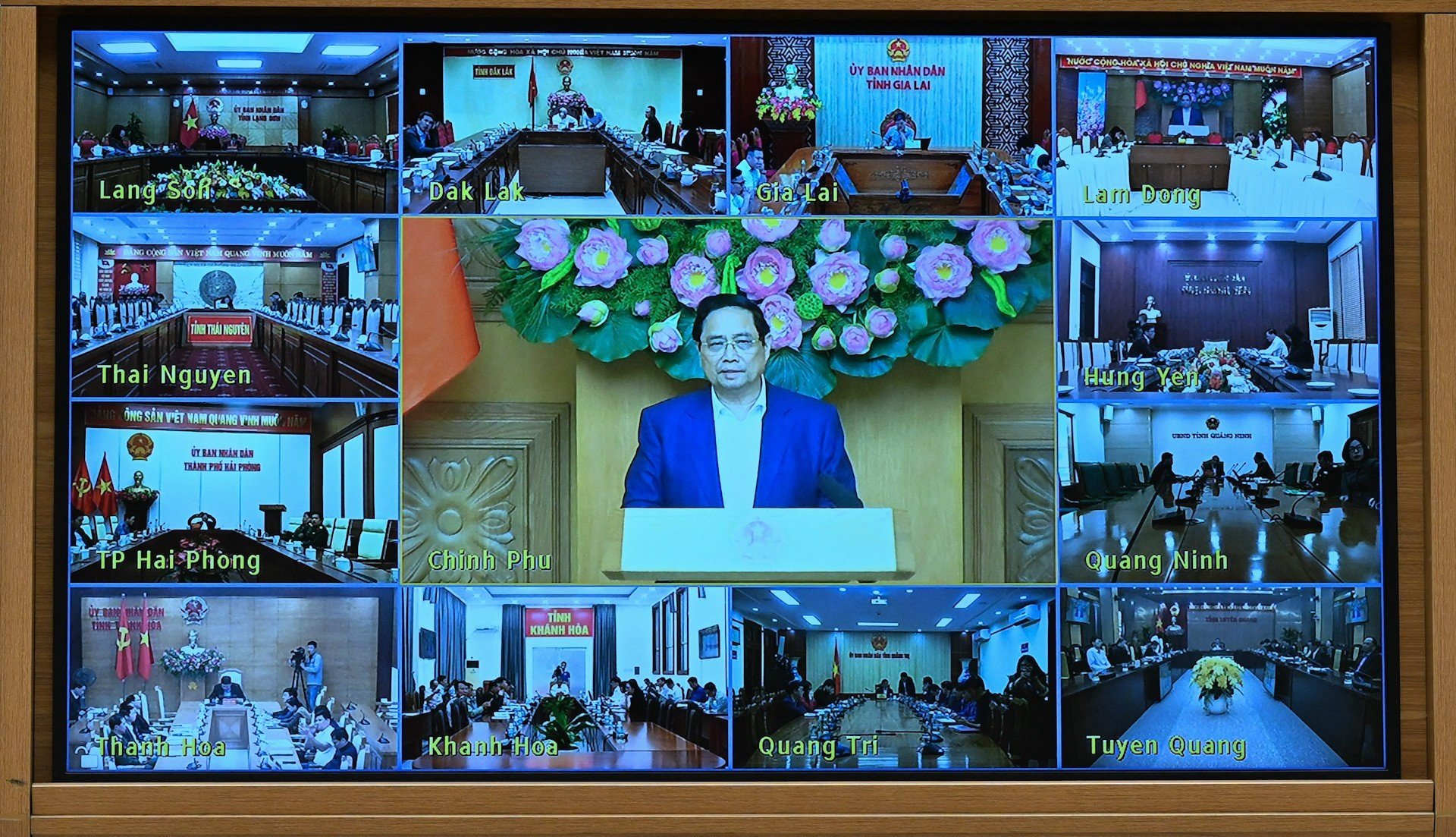 Заседание прошло в очном формате в Канцелярии Правительства и в онлайн-режиме с участием представителей местностей.