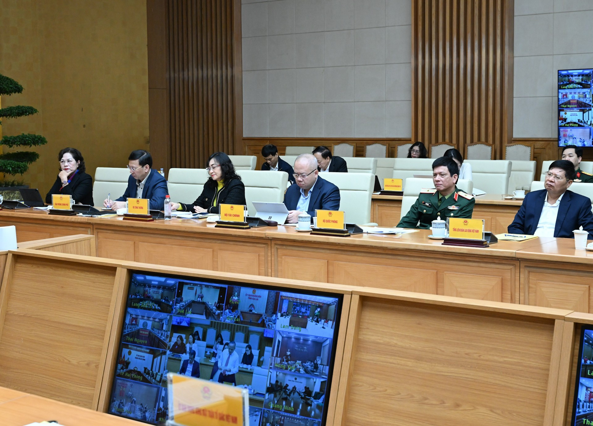 Участники заседания.