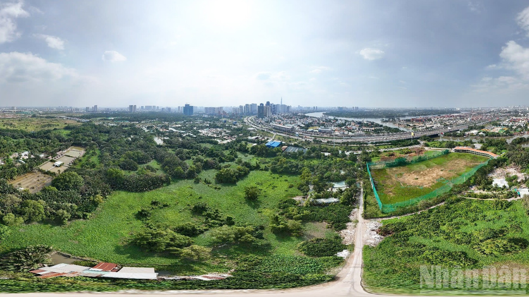 На восточных воротах города Хошимина состоялась церемония закладки фундамента проекта Национального спортивного комплекса Ратьтьиек.