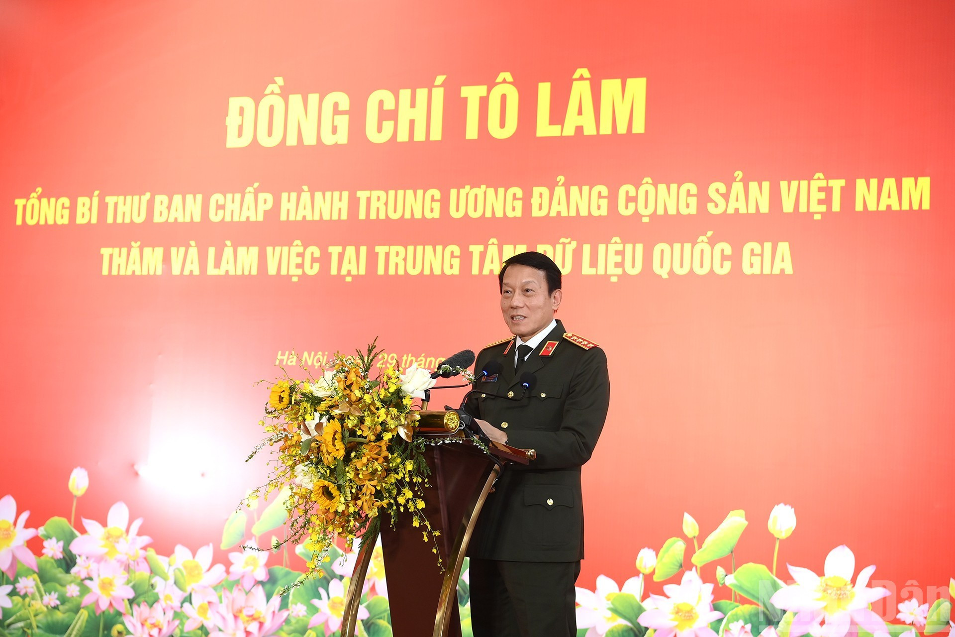 Министр общественной безопасности Лыонг Там Куанг выступает на рабочей встрече.