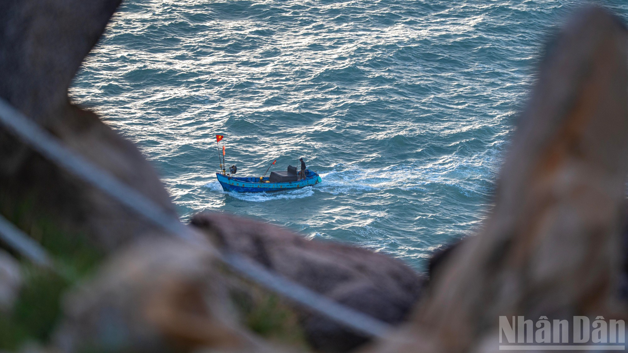 На протяжении более чем вековой истории это сооружение всегда служило надежной опорой для судов, выходящих в море и ведущих промысел.