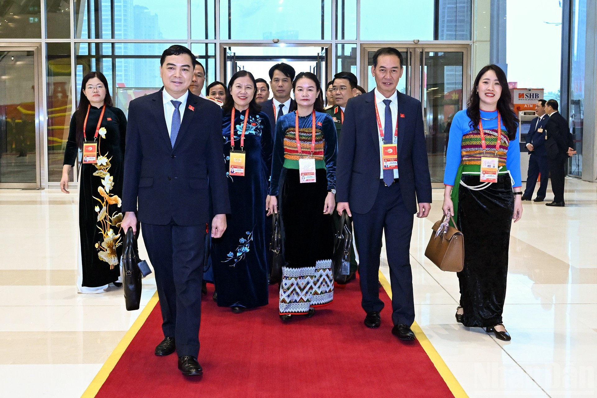 Делегаты прибывают на подготовительное заседание XIV съезда Партии. (Фото: Данг Кхоа)